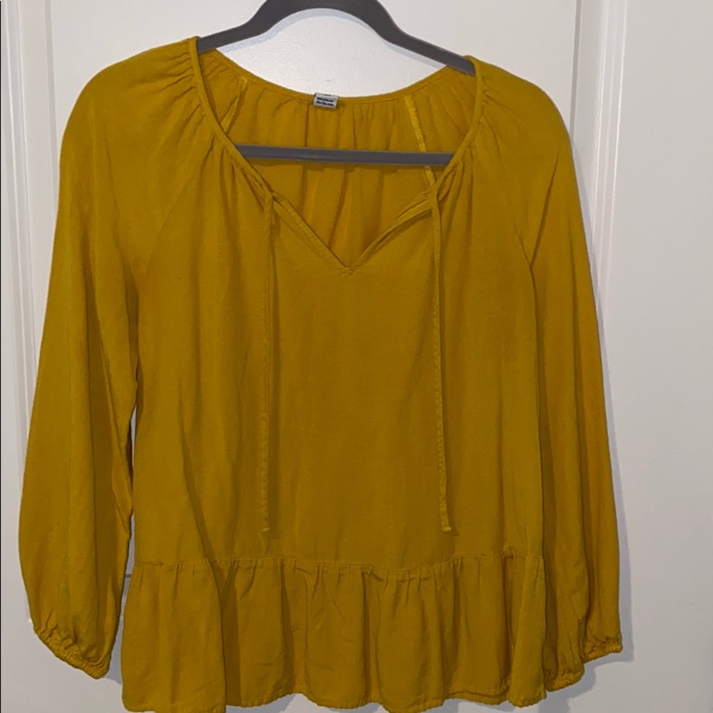 Women’s long sleeve top.